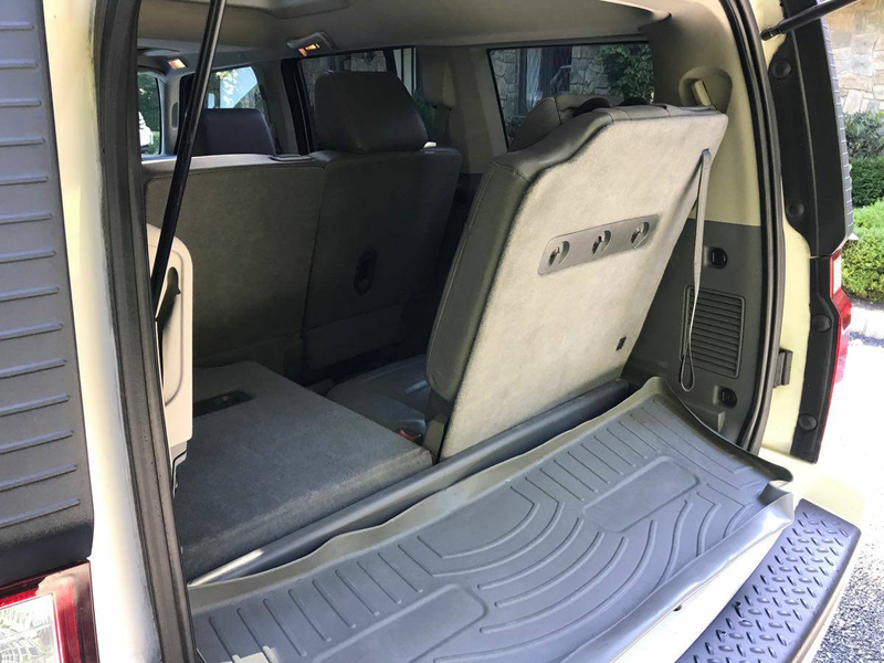 Illustration for article titled At $9,995, Does This 2007 Jeep Commander Give You Wood?